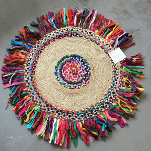 ROUND COLOUR RAG W JUTE RUG W FRINGE