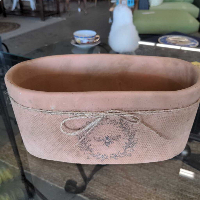 Lrg Bee in Crest Oval Planter AVIGNON 255