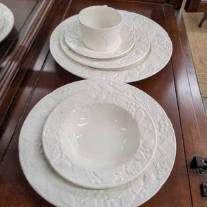 Mikasa English Countryside - Service for 6 (Dinner & Side Plate, 2-Bowls, Tea Cup/Saucer)