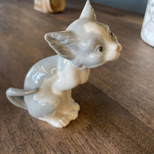 Lladro Cat Figurine - 'Feed Me' Sitting Grey & White