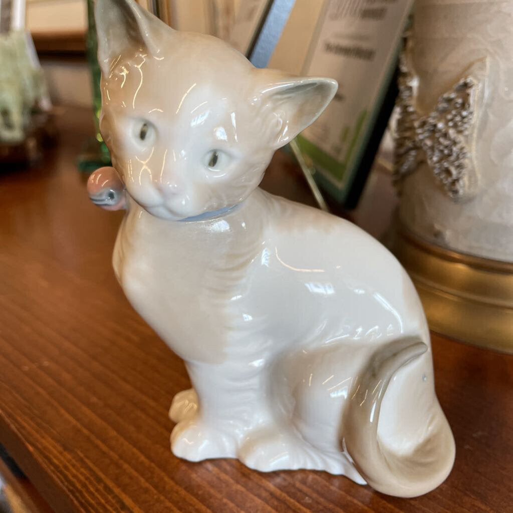 Lladro Cat Figurine - Sitting w Bell - Beige & White