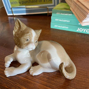 Lladro Cat Figurine - 'Surprised' Lying Down Beige & White