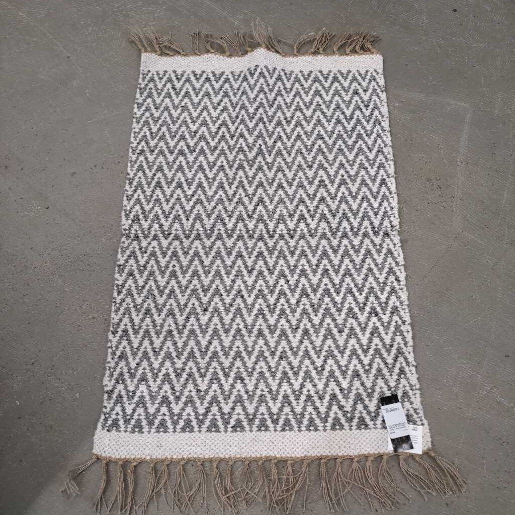 Cotton Rug - Grey Chevron w Fringe KP4283MGR23