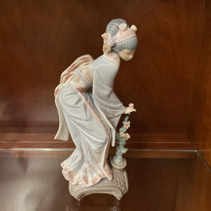 'Japonesa Mayumi' Porcelain Figurine - Retired 1998