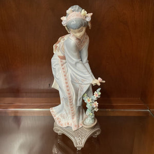 'Japonesa Mayumi' Porcelain Figurine - Retired 1998