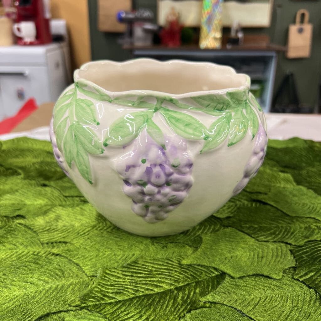 Ceramic Cream Planter w Grapes & Leaves