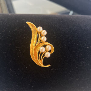 Vintage Lisner Pearl & Gold Leaf Brooch