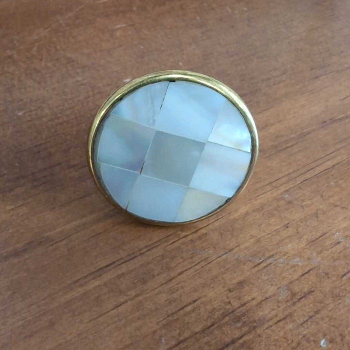 Knob - Ceramic Round Mother of Pearl 8051079