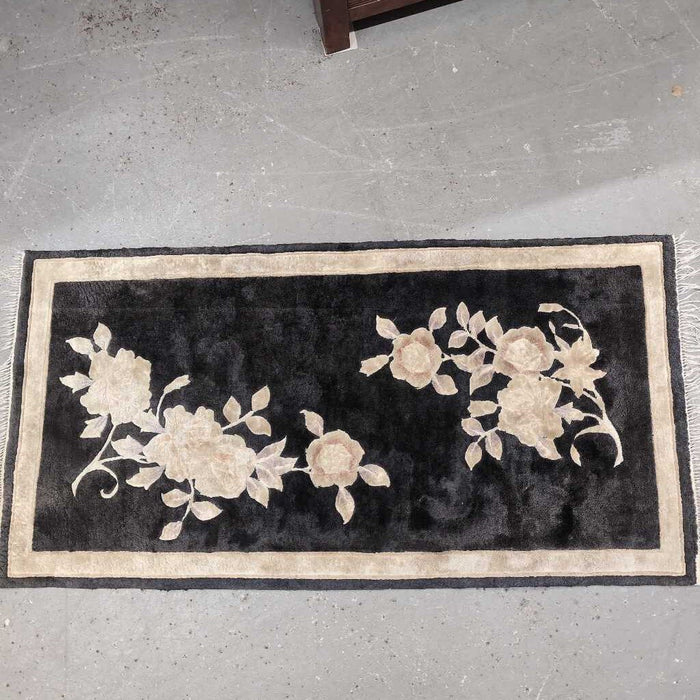 Vintage Runner w Black Background & Taupe Roses