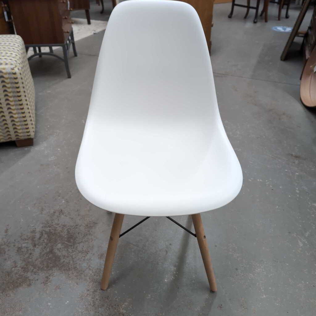 White Desk Chair w Wood Legs