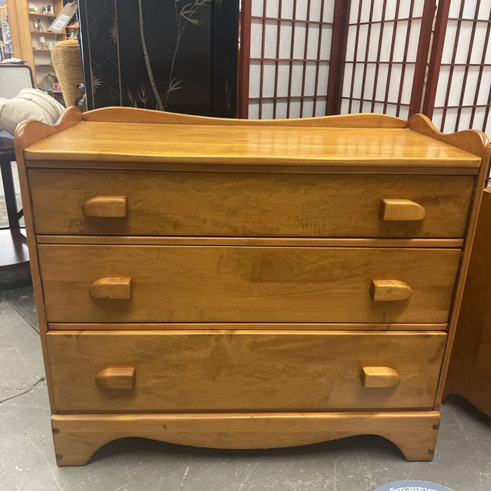 Vilas 3 Drawer Dresser