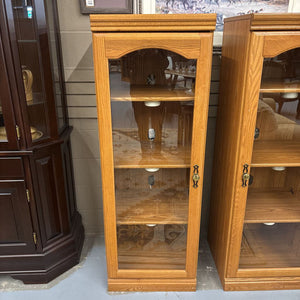 Closed Oak Bookcase w 3 Shelves & Glass Door