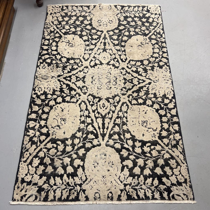 Wool & Silk Larkana Pakistani Rug (ELTE) - Cream & Black