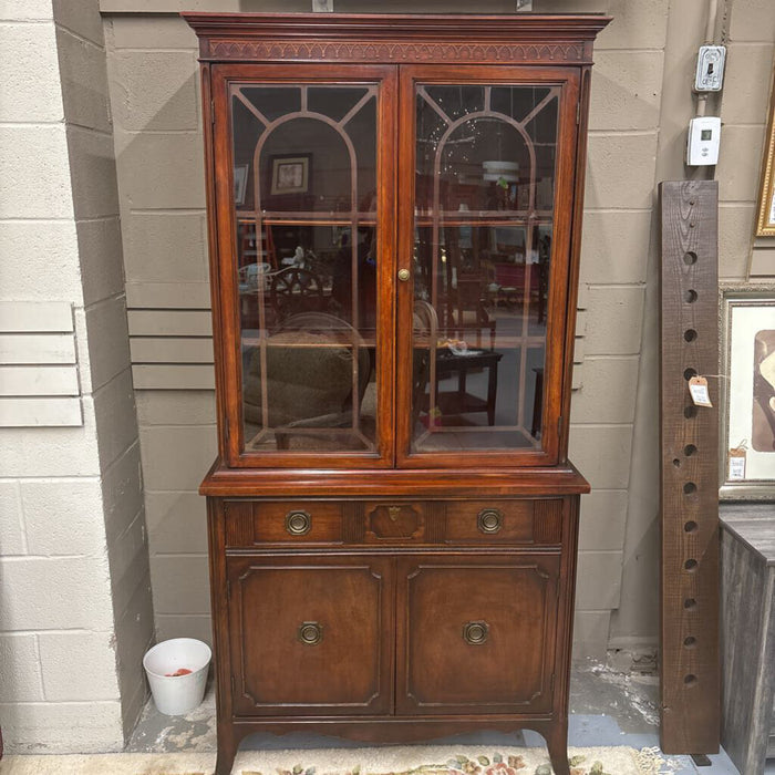 Mahogany Chippendale Look China Cabinet