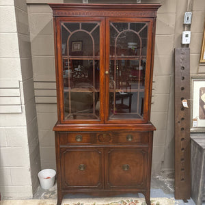 Mahogany Chippendale Look China Cabinet