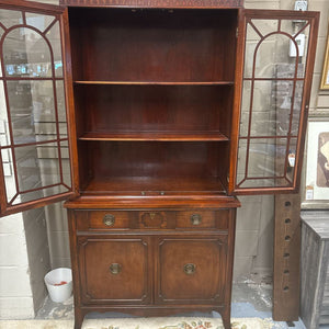 Mahogany Chippendale Look China Cabinet