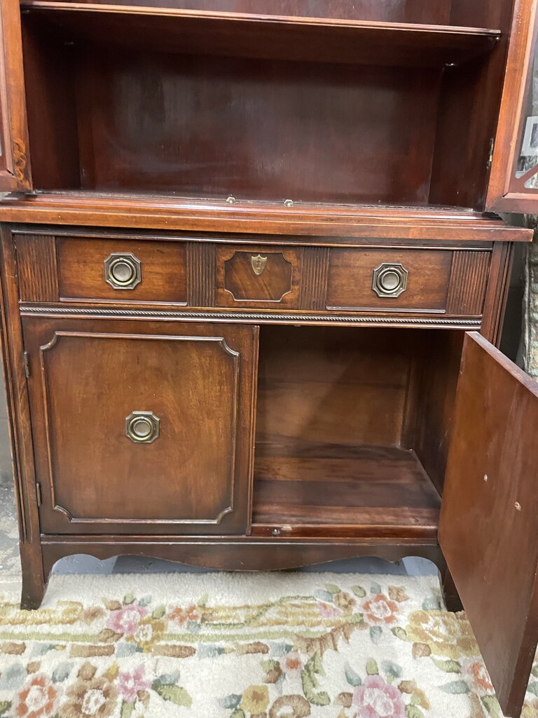 Mahogany Chippendale Look China Cabinet