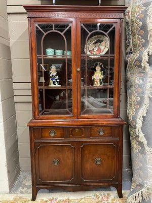 Mahogany Chippendale Look China Cabinet