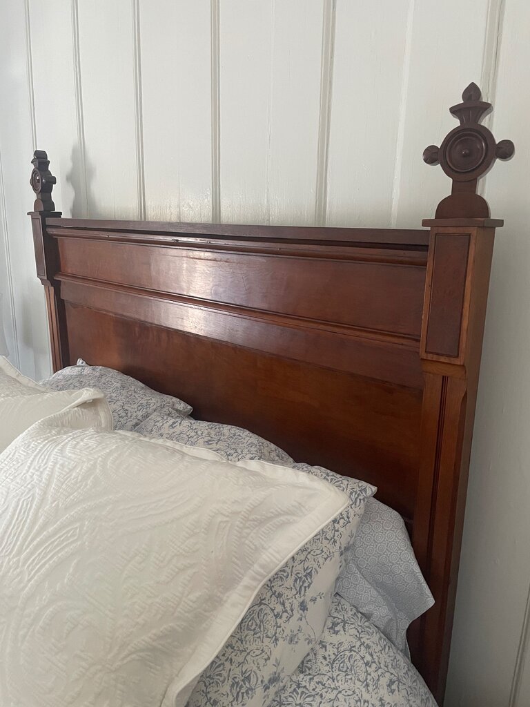 Eastlake Antique Queen Bed-HB,Side Rails,No Slats