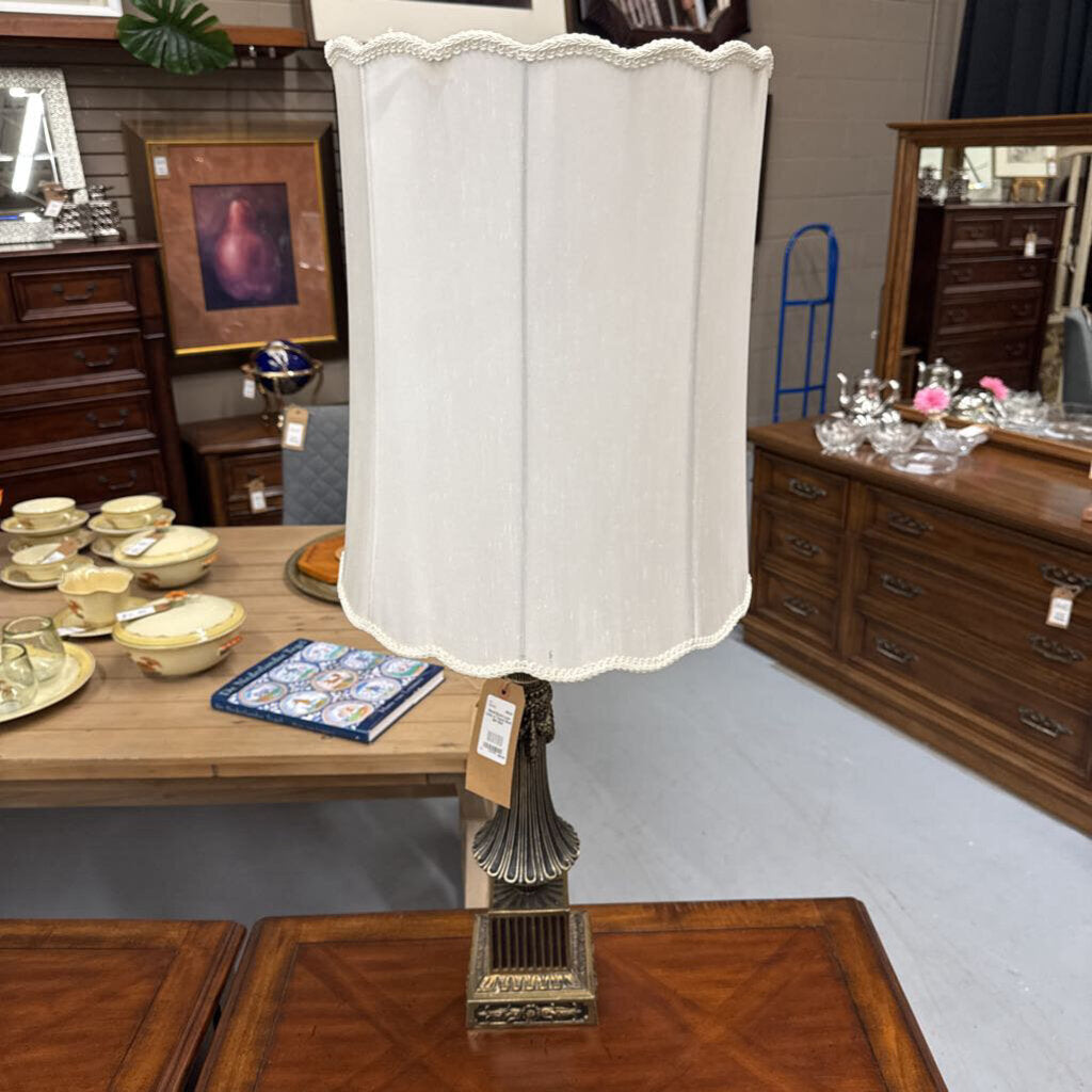 Metal Brass Look Lamp w Tassel Motif