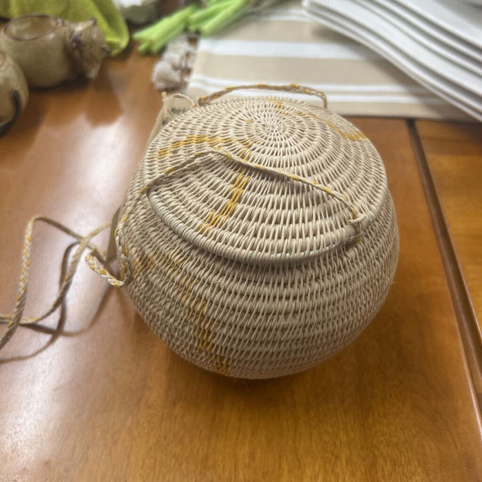 Round Basket w Lid Handmade in Venezuela
