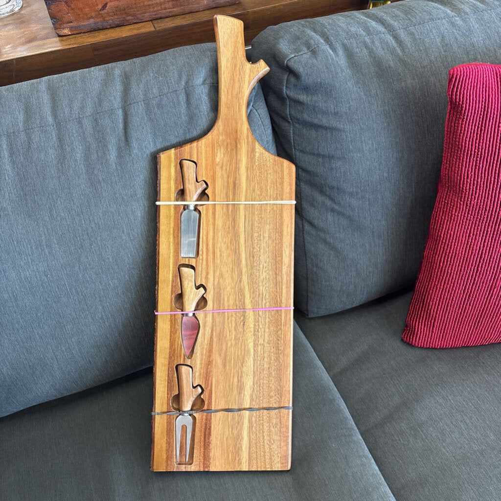 Wooden Cheese Board with Integrated Slots for Cheese Knives
