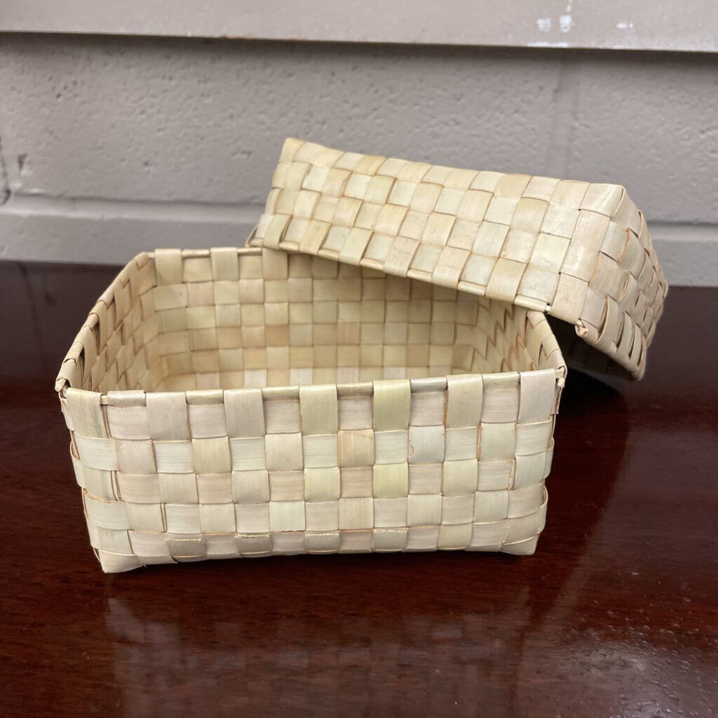Soft Bamboo Woven Trinket Basket w Lid