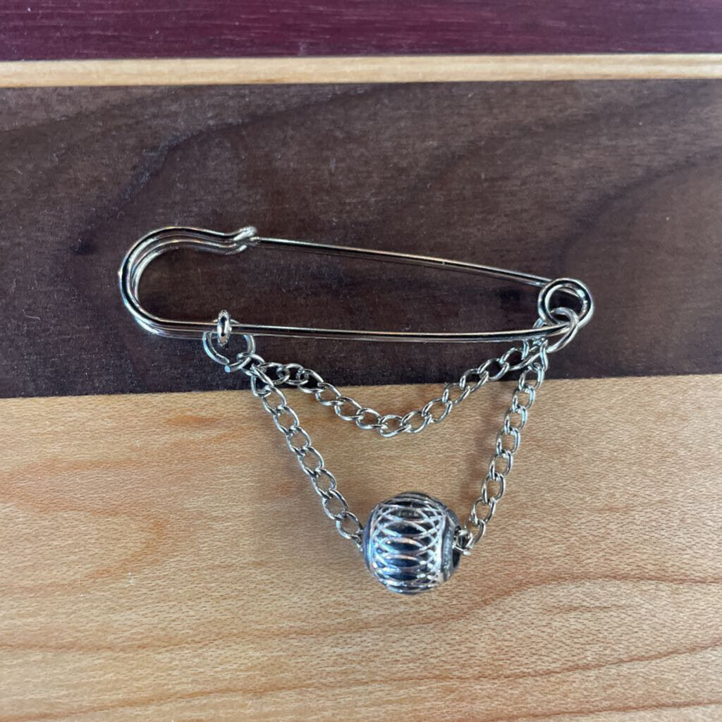 Silver Kilt Pin w Bead Chain Charm
