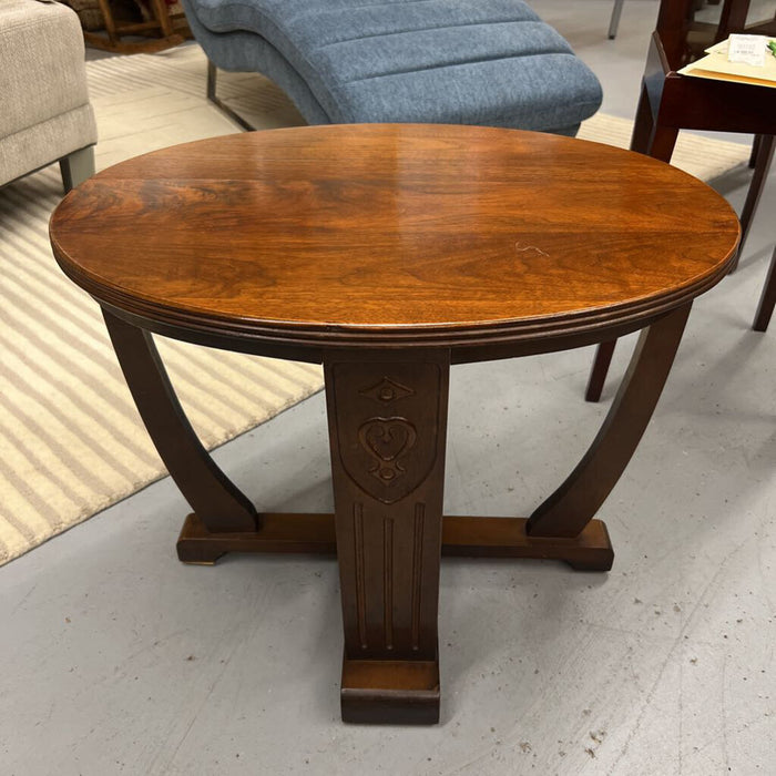 Oval Side Table w Bowed Legs