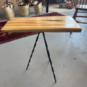 Indoor/Outdoor Aspen Side Table w Metal Base