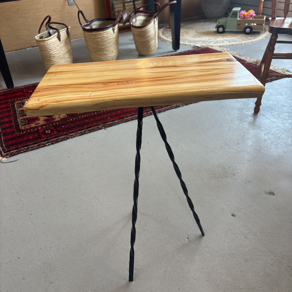 Indoor/Outdoor Aspen Side Table w Metal Base