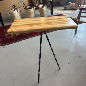 Indoor/Outdoor Aspen Side Table w Metal Base