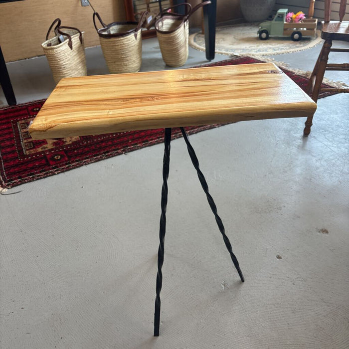 Indoor/Outdoor Aspen Side Table w Metal Base