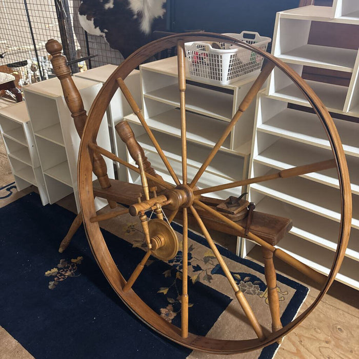 Vintage Carved 12 Spoke Oak Spinning Wheel