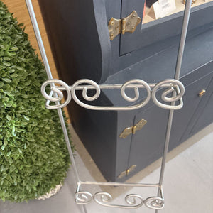 Three Plate Silver Metal Vertical Wall Mount Plate Holder