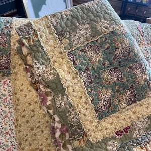 Reversible Sage Green Floral Quilt w 2 Standard Shams