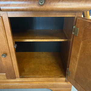 Bermex Canadian Furniture Maple Hutch w Lower Cabinet