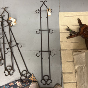 Metal Wall Plate Rack w Scroll