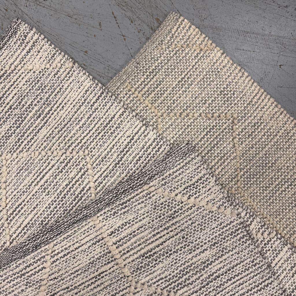 Grey Rug 2046
