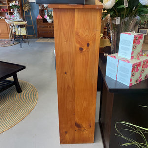 Maple Bookcase w Scalloped Top