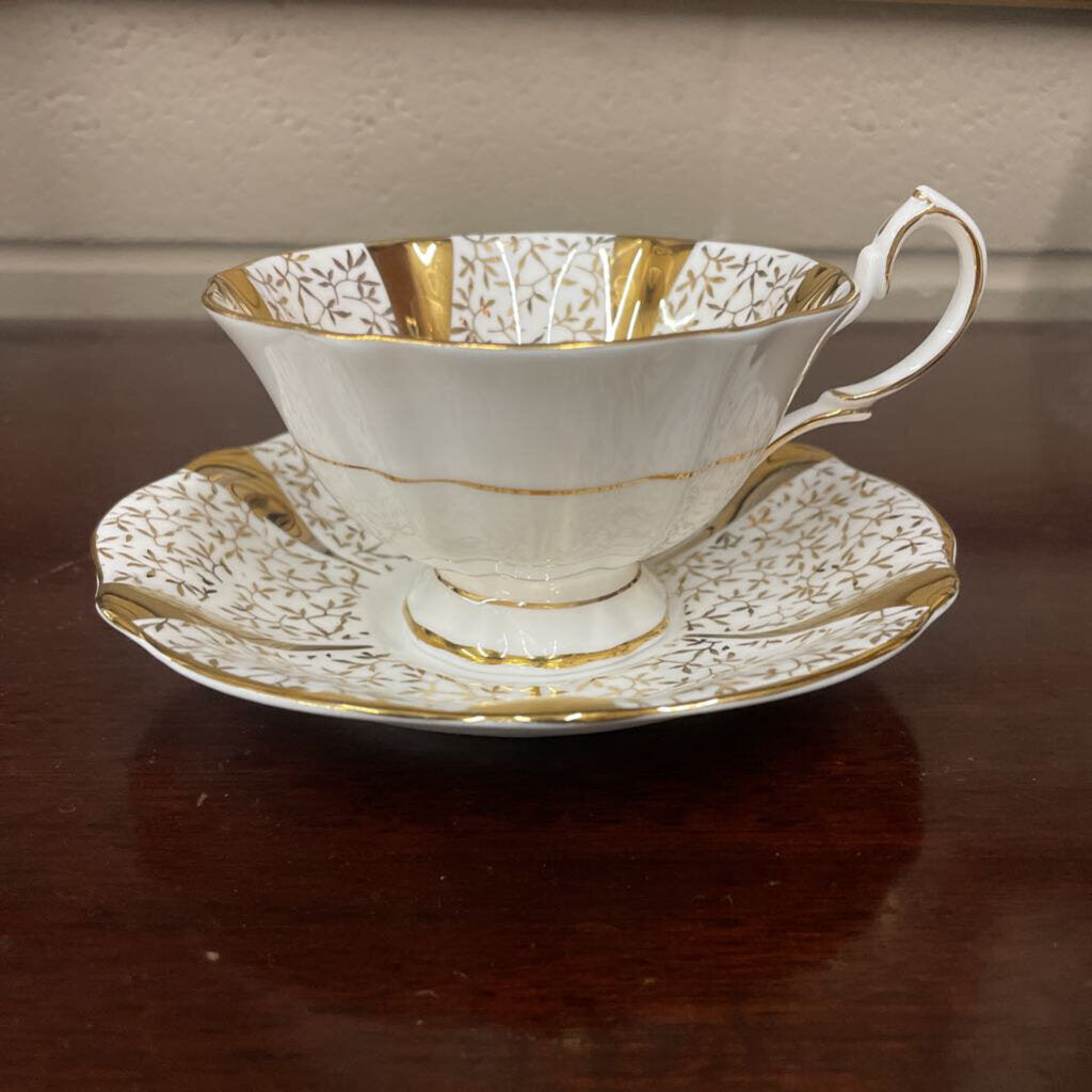 Queen Anne Golden Floral Bone China Teacup & Saucer