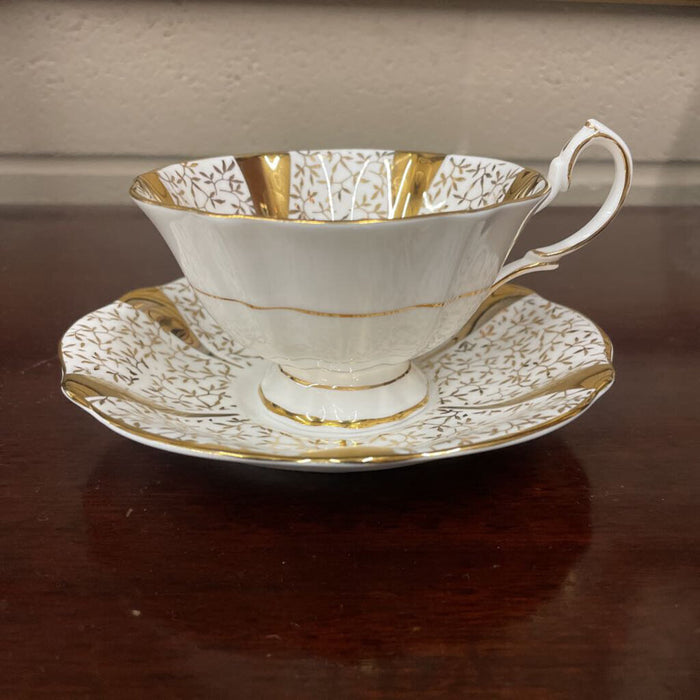 Queen Anne Golden Floral Bone China Teacup & Saucer