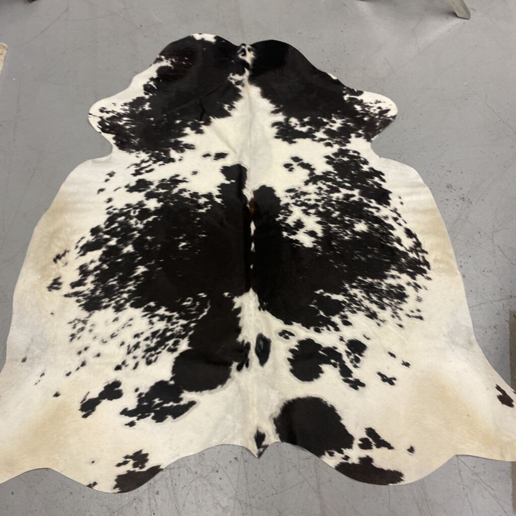 White & Black Stippling Cowhide "Argentina"