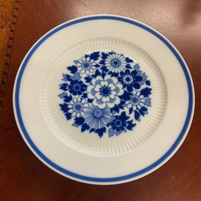 SET of 4 Kaiser Porcelain Echt Kobalt Blue & White Floral Dinner Plates