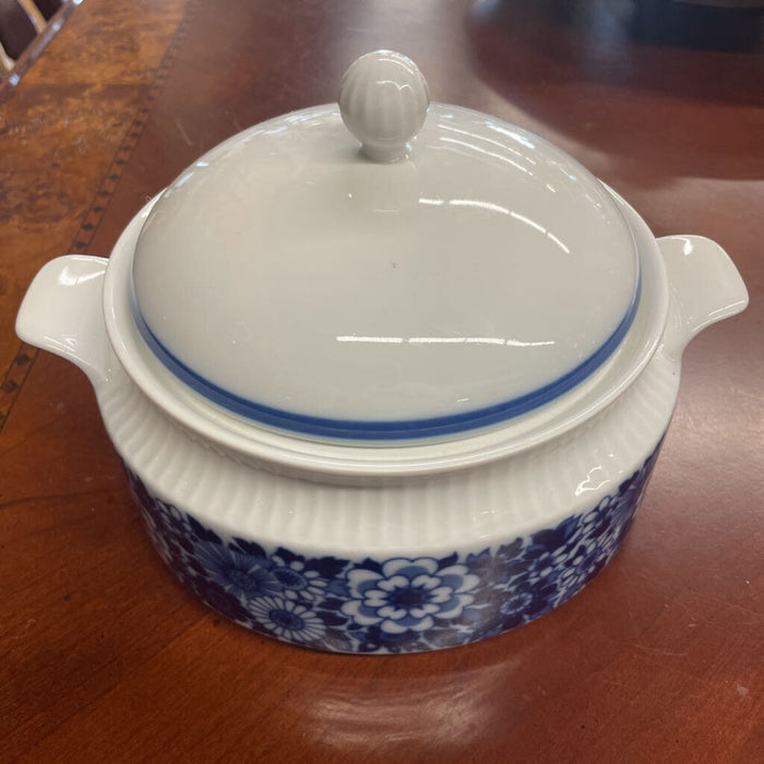 Kaiser Porcelain Echt Kobalt Blue & White Floral Casserole Dish