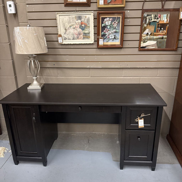 Black Desk w Keyboard Tray & 2 Drawers