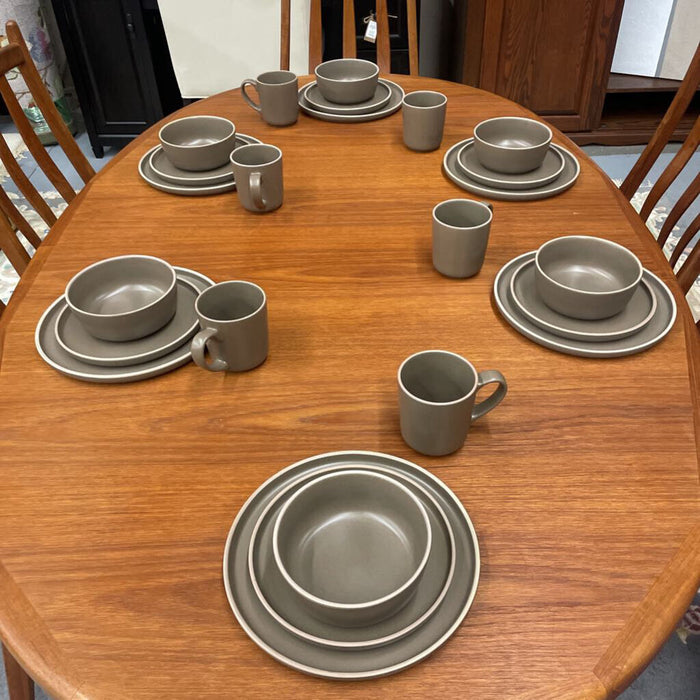 Stone & Lain Tom 48 PC Dinnerware Set