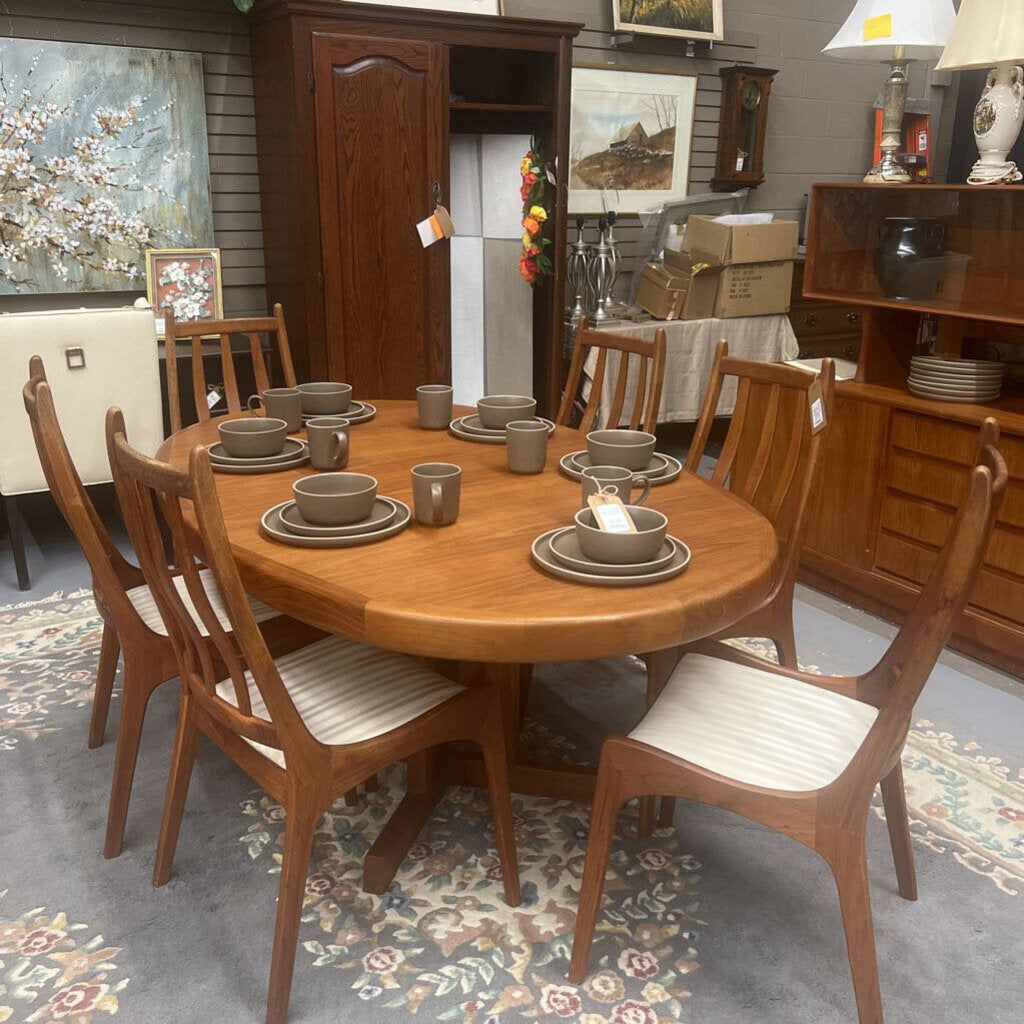 Teak Oval Pedestal Table - 8 Chairs - 1 Leaf 21"