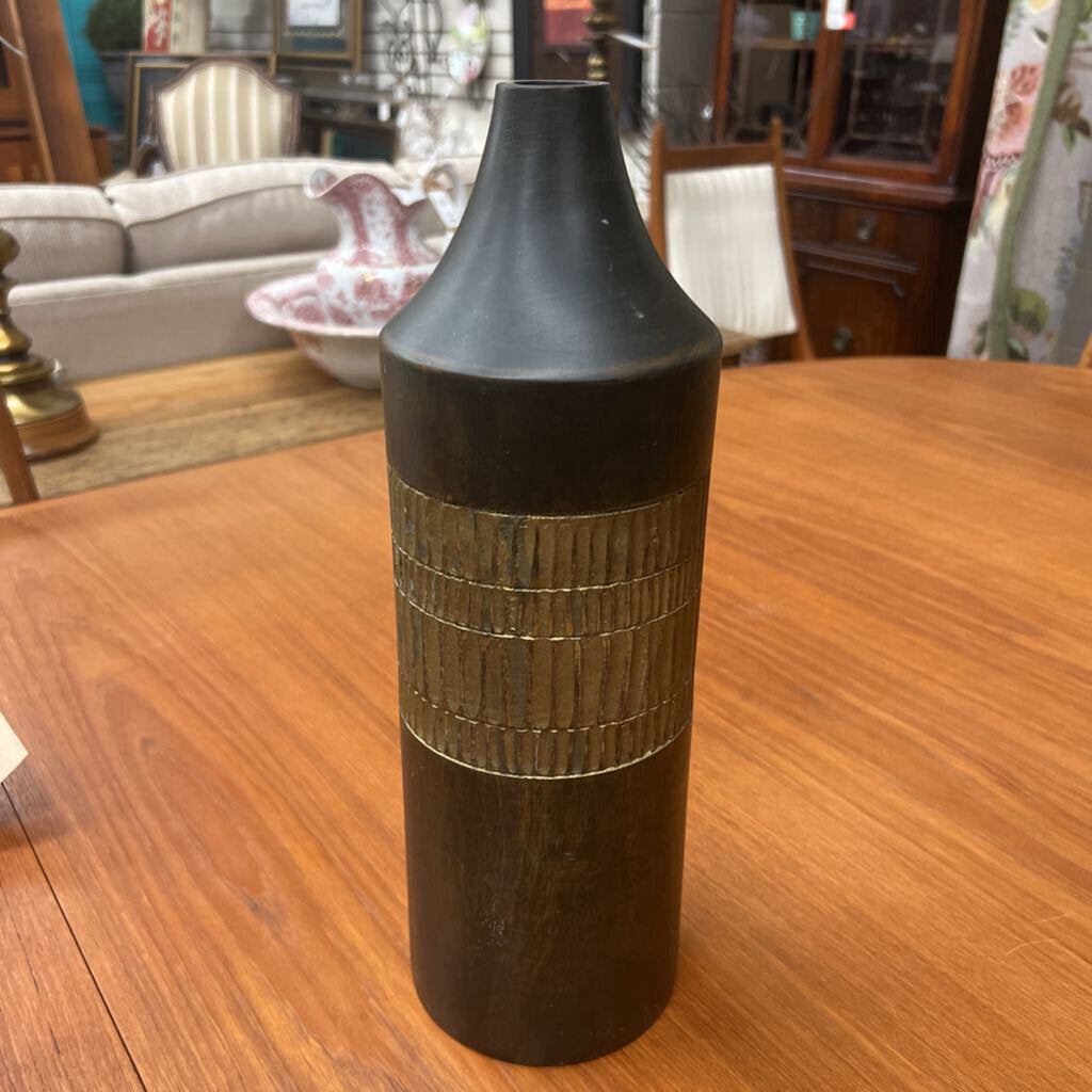 Decorative Vase w Textured Metallic Band