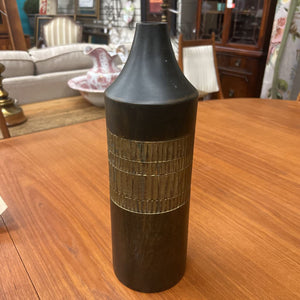 Decorative Vase w Textured Metallic Band